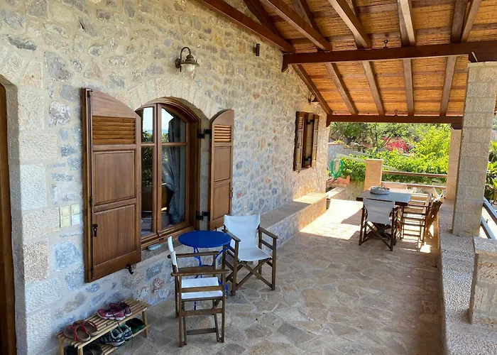 Red Rock & Sea House Leonídion