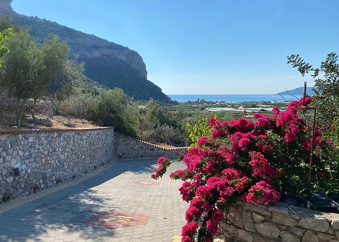 Red Rock & Sea House * Leonídion